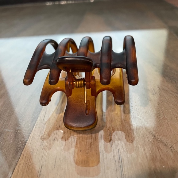 New Bear Claw Hair Clip - Picture 5 of 7